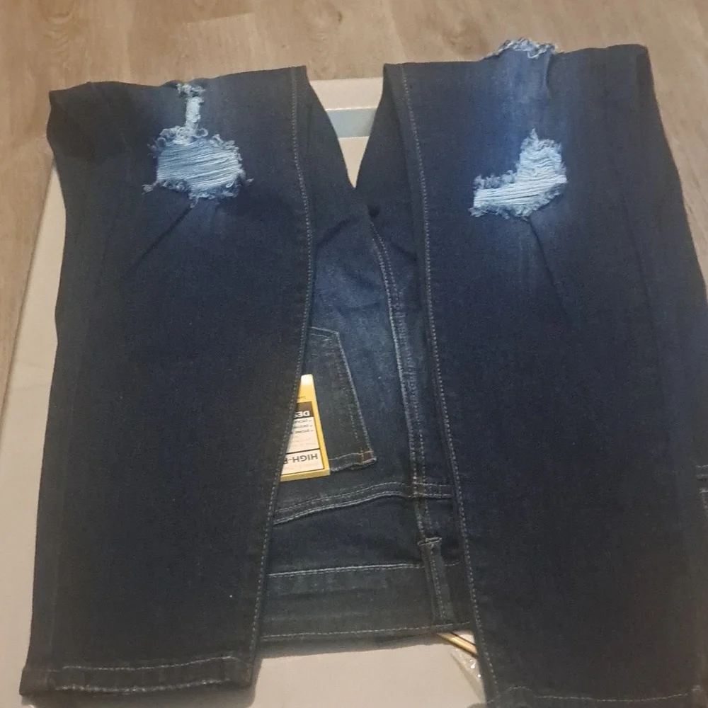 NWT JEANS - Picture 6 of 9